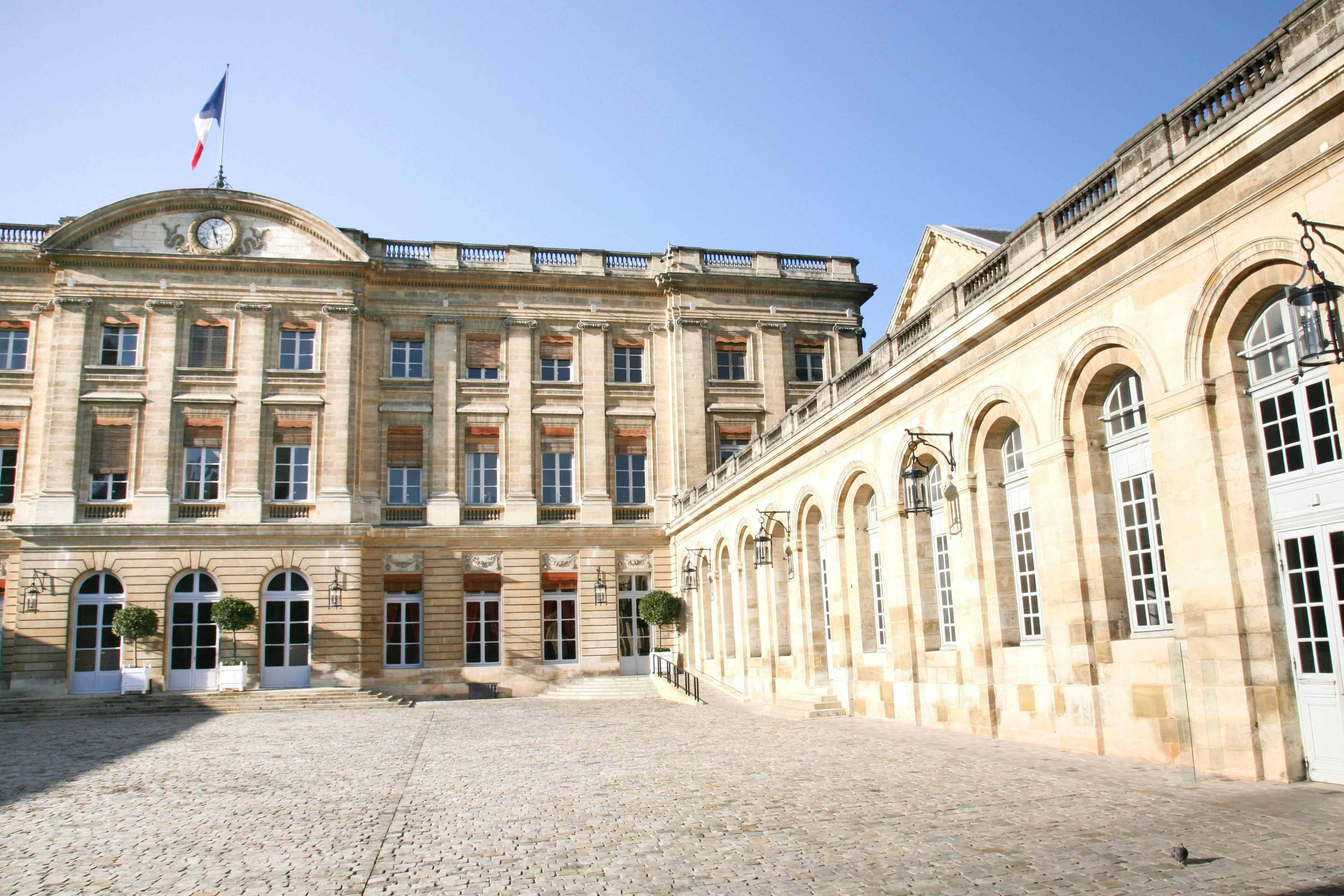 Bordeaux: Palais Rohan Guided Tour in French - Photo 1 of 4