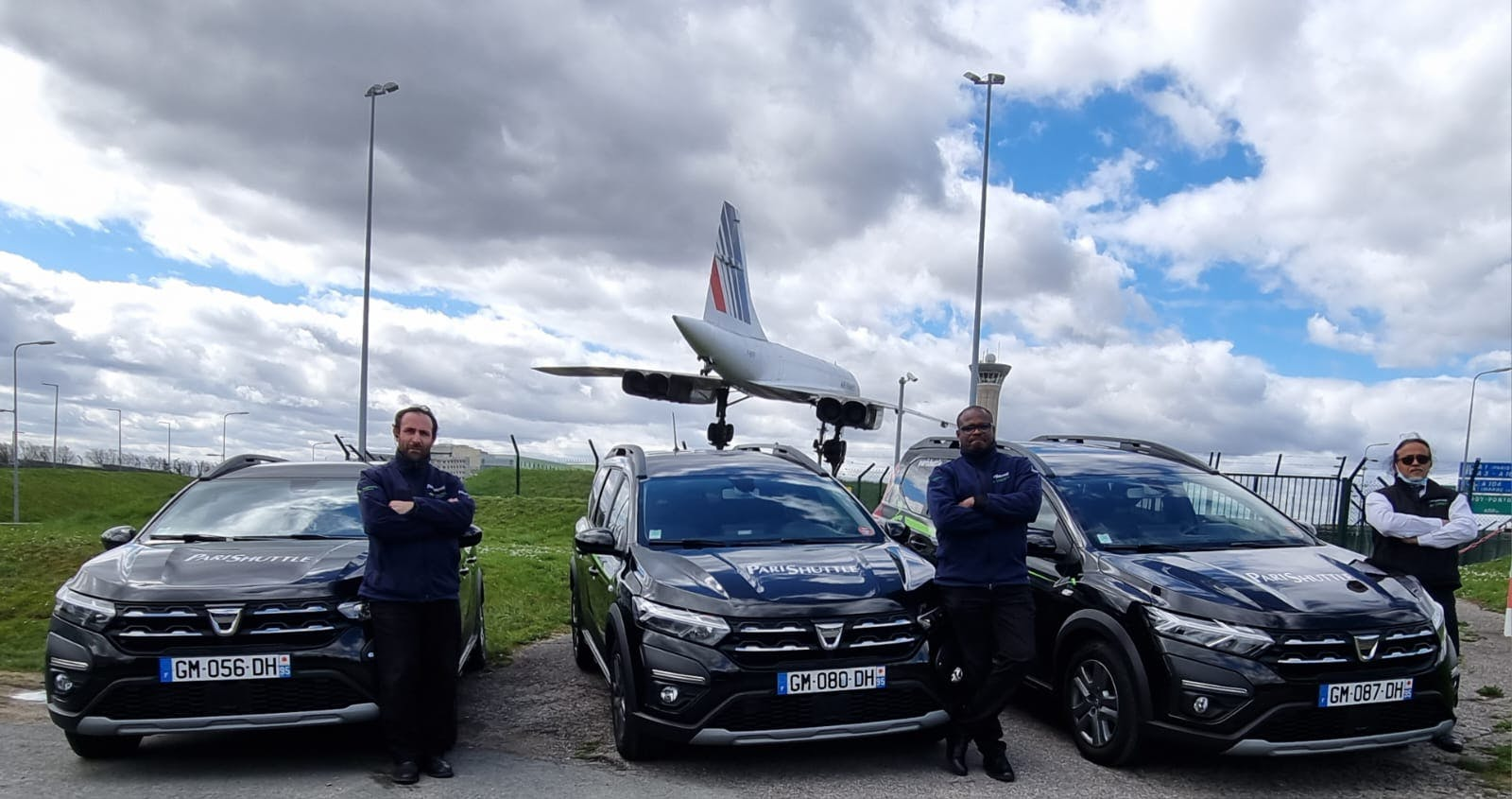 Charles de Gaulle Airport: Private Transfer From/To Disneyland Paris Hotels - Photo 1 of 3