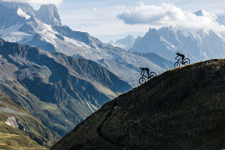 Discover the Formidable Lake of the Chamonix Valley by eBike in