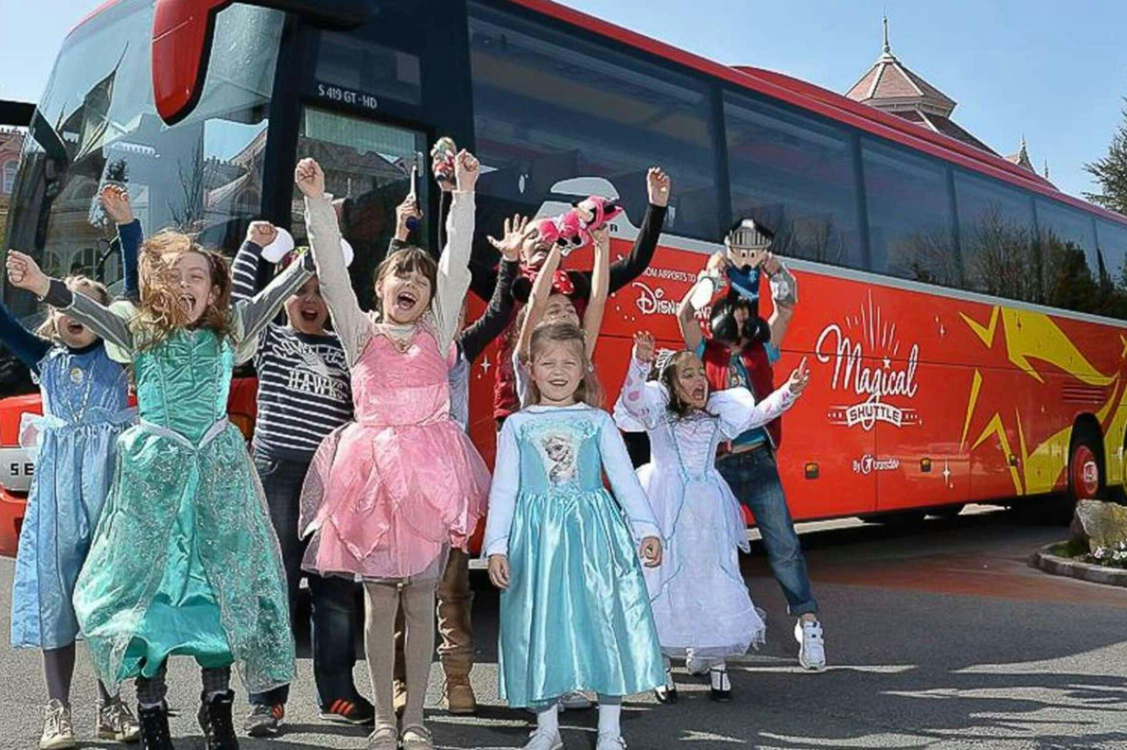 Paris: One-Way Bus Transfer from Charles de Gaulle Airport to Disneyland - Photo 1 of 7