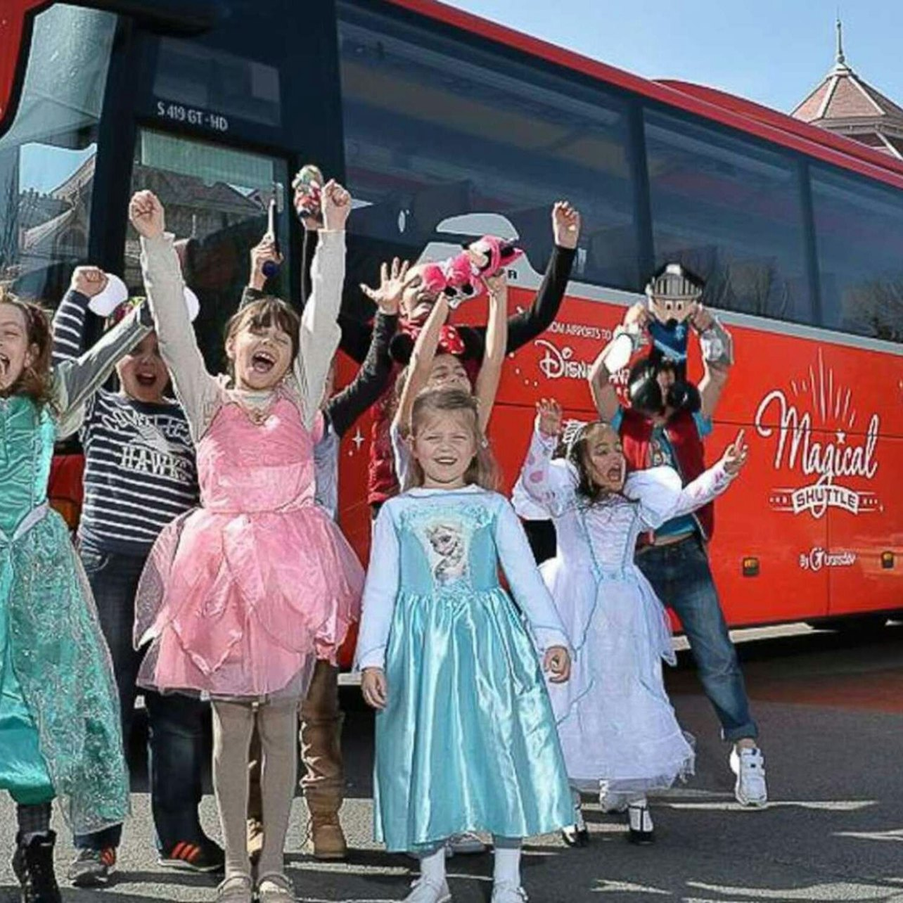 Paris: One-Way Bus Transfer from Charles de Gaulle Airport to Disneyland - Photo 1 of 7