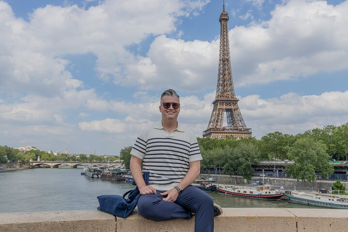 Eiffel and La Seine Photo Shoot - Paris Photographer - Photo 1 of 12