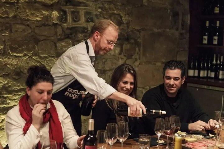 Eiffel Tower and Arc de Triomphe Guided Tour with Hotel Pick up  - Photo 1 of 9