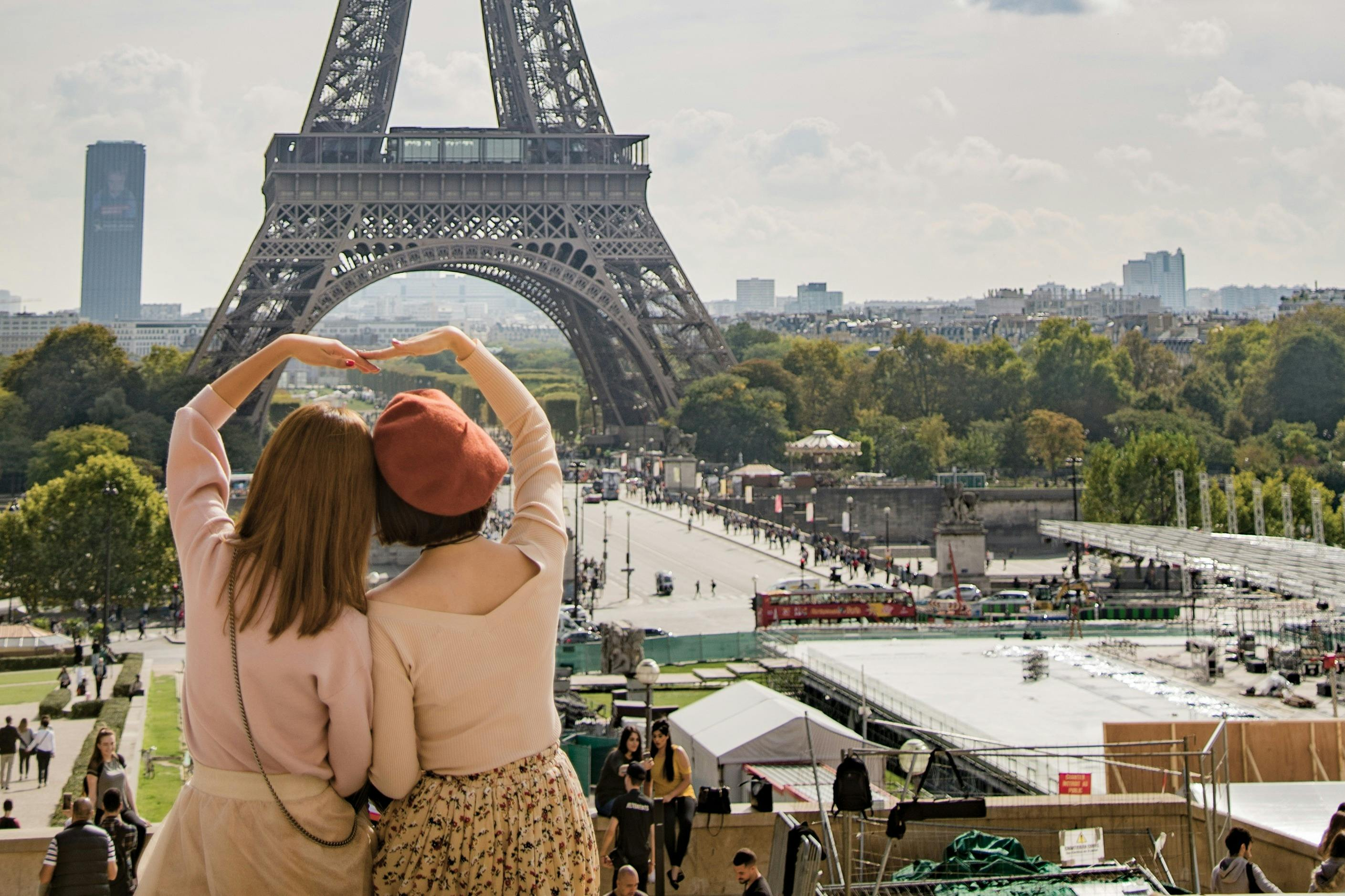 Eiffel Tower: 2nd Floor Access + Surroundings Guided Tour - Photo 1 of 10