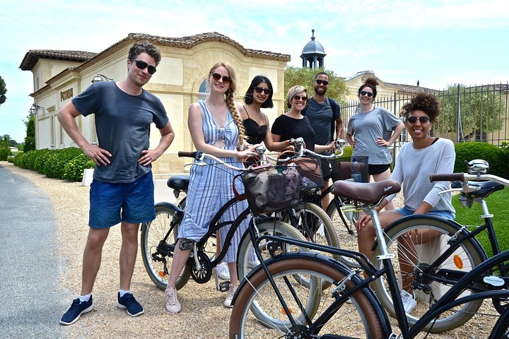 "Explore Saint-Émilion on e-Bikes: Small Group, half-Day Tour" - Photo 1 of 22