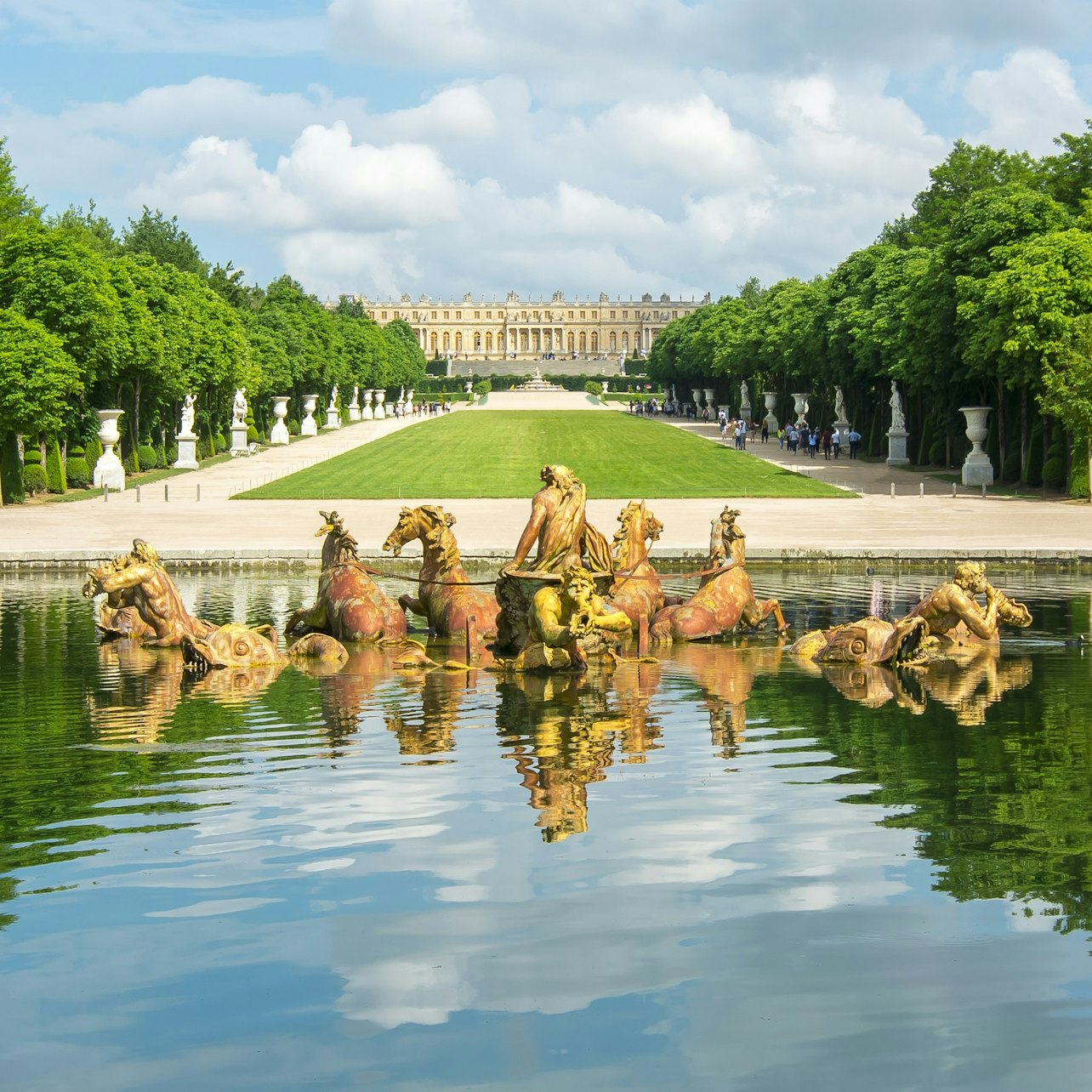 Palace of Versailles & Monet’s Garden: Guided Tour + Transport from Paris - Photo 1 of 15