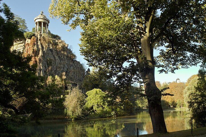 Guided tour of Buttes Chaumont and its surroundings - Photo 1 of 7