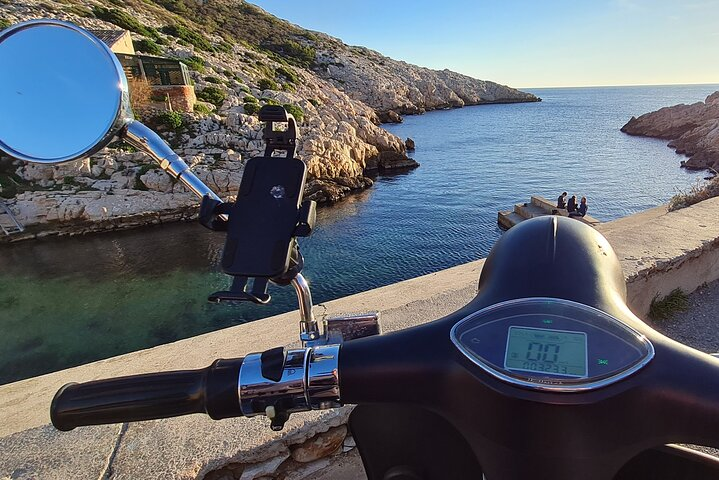 E-motorbike virtual guided tour in Marseille - Photo 1 of 7