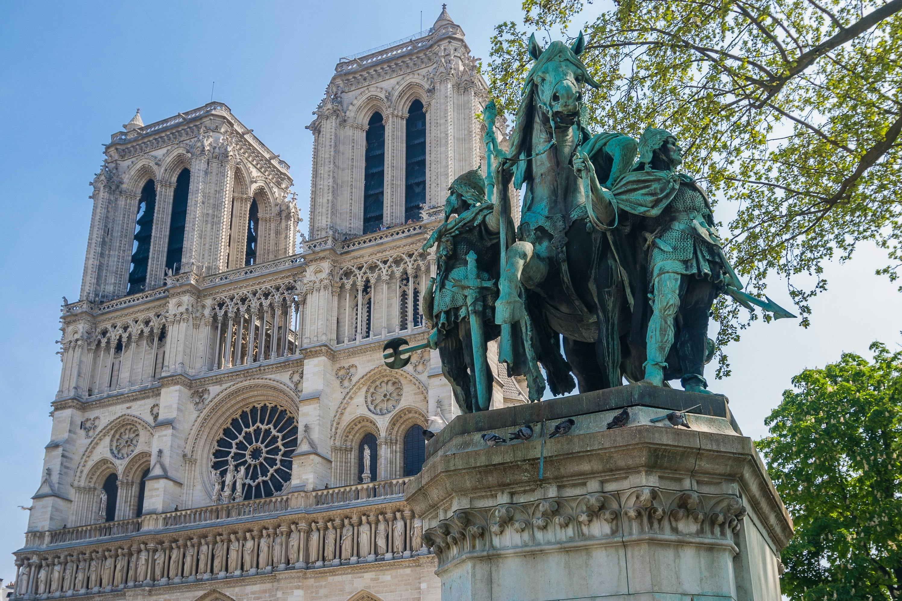 Île de la Cité: Guided Walking Tour - Photo 1 of 9
