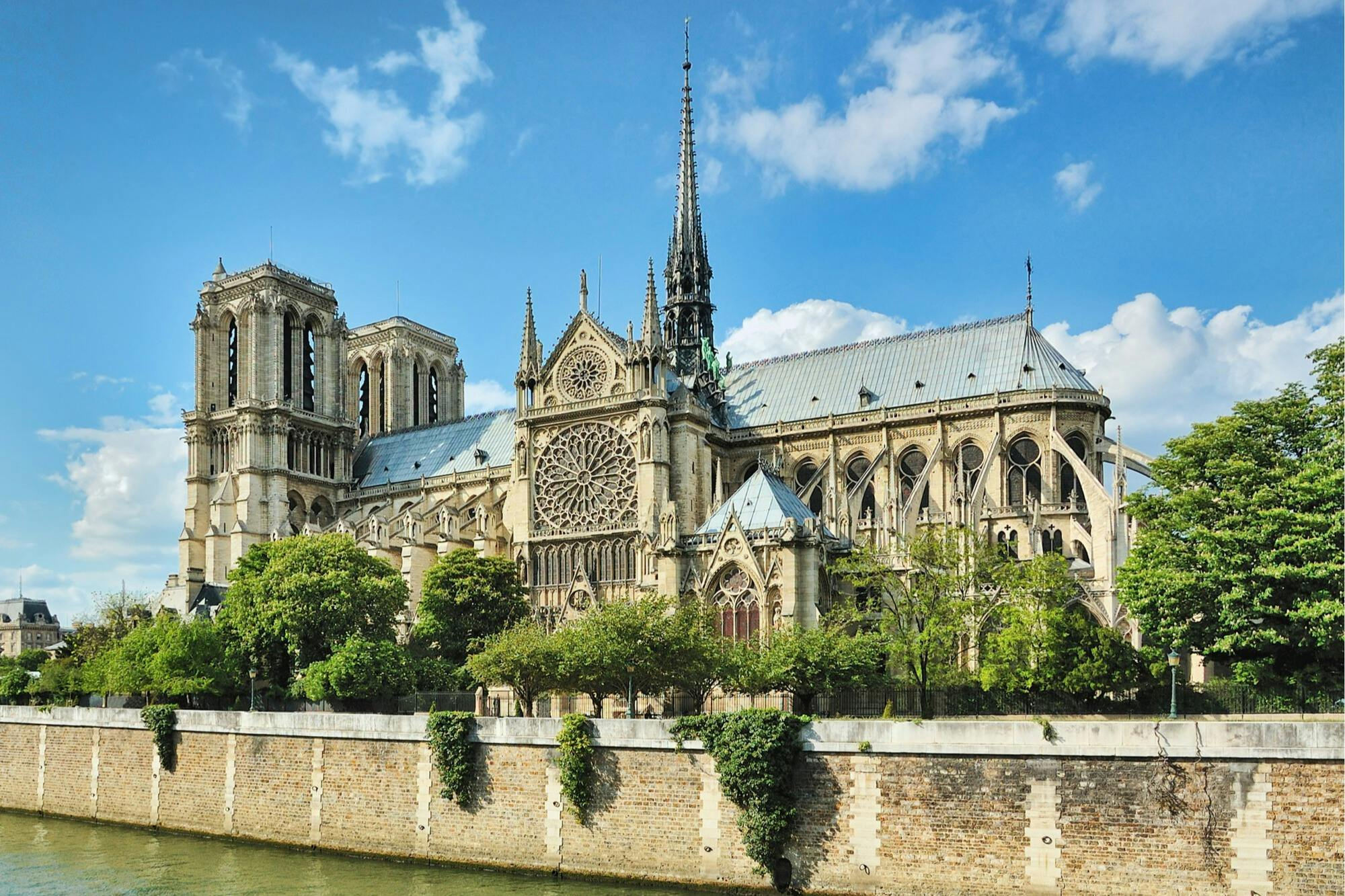 Île de la Cité: Semi-Private Guided Tour + Notre-Dame Cathedral of Paris Entry - Photo 1 of 3