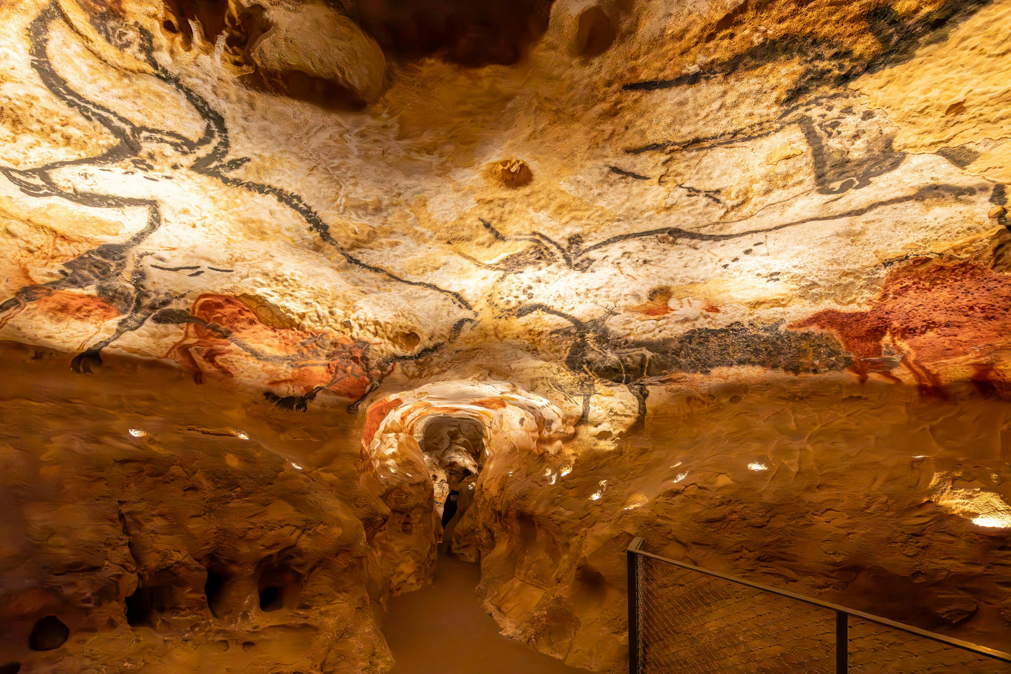 Lascaux IV: Self Guided Tour + Audio Guide - Photo 1 of 4