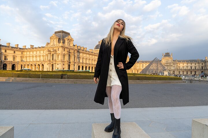 Louvre Area Photo Shoot - Paris Photographer - Photo 1 of 7