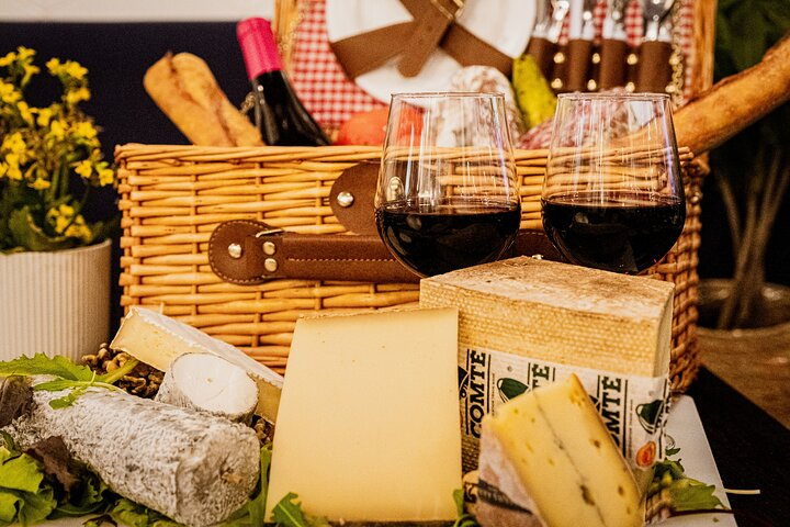 Montmartre Gourmet Private Picnic Basket Experience - Photo 1 of 5