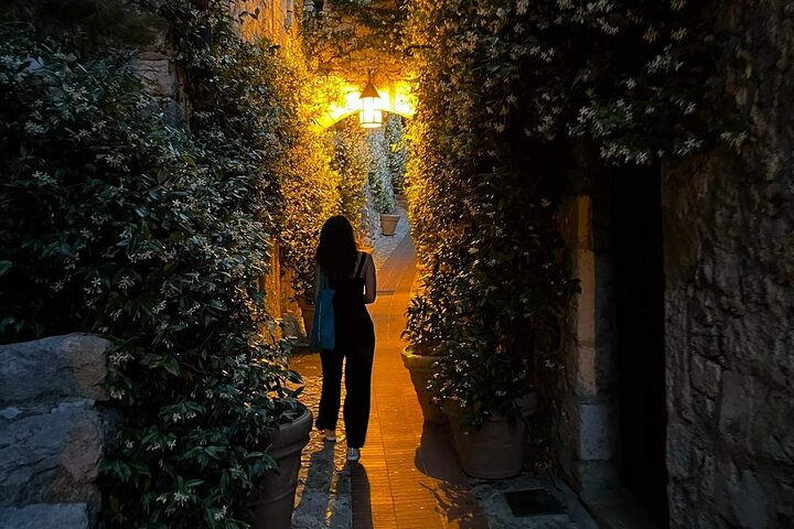 Eze village - walk through the streets at night