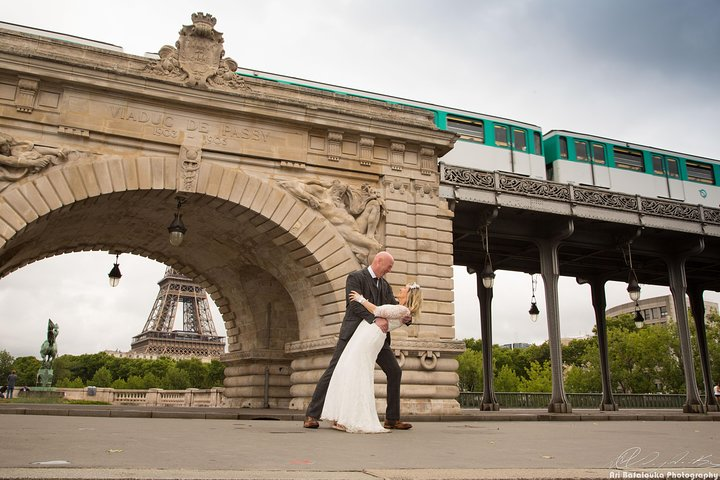 Paris 2-Hour Eiffel Tower Walking Tour with Professional Photo Shoot - Photo 1 of 16