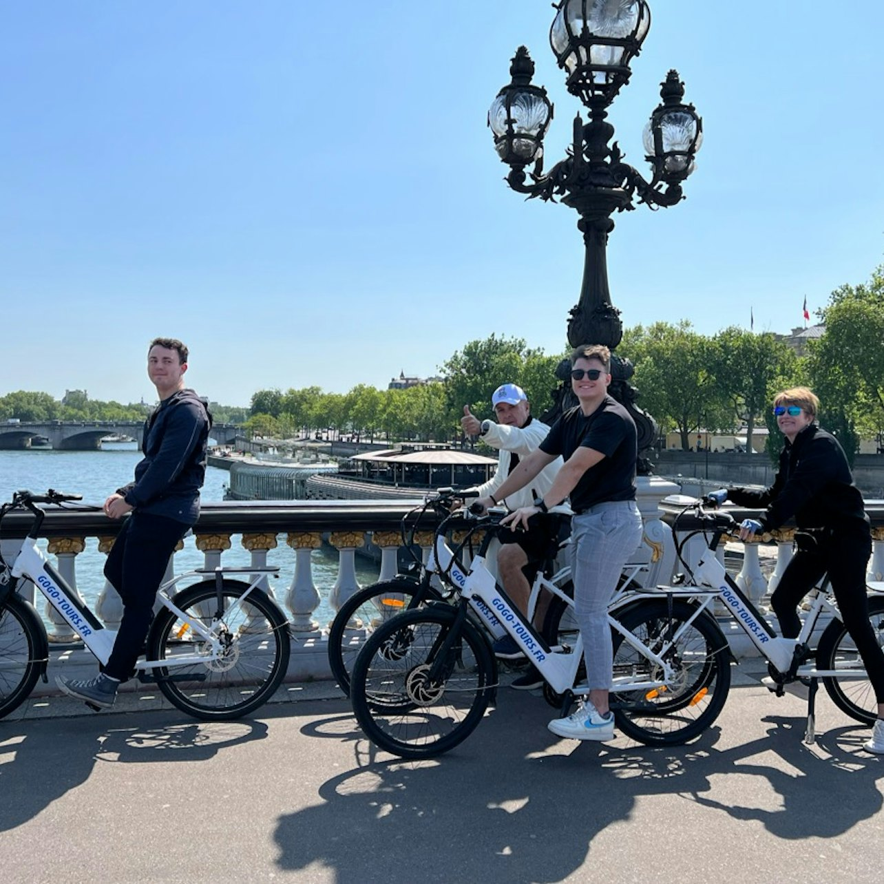 Paris: Afternoon E-Bike Guided Small Group Tour in Paris Pelago