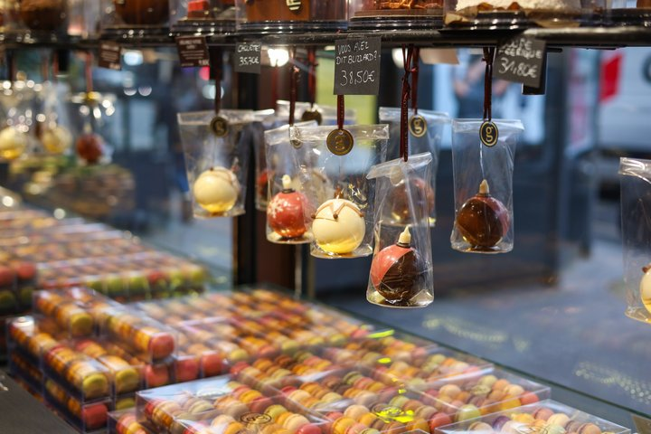 Paris Christmas Gourmet Food Small Group Walking Tour - Photo 1 of 10