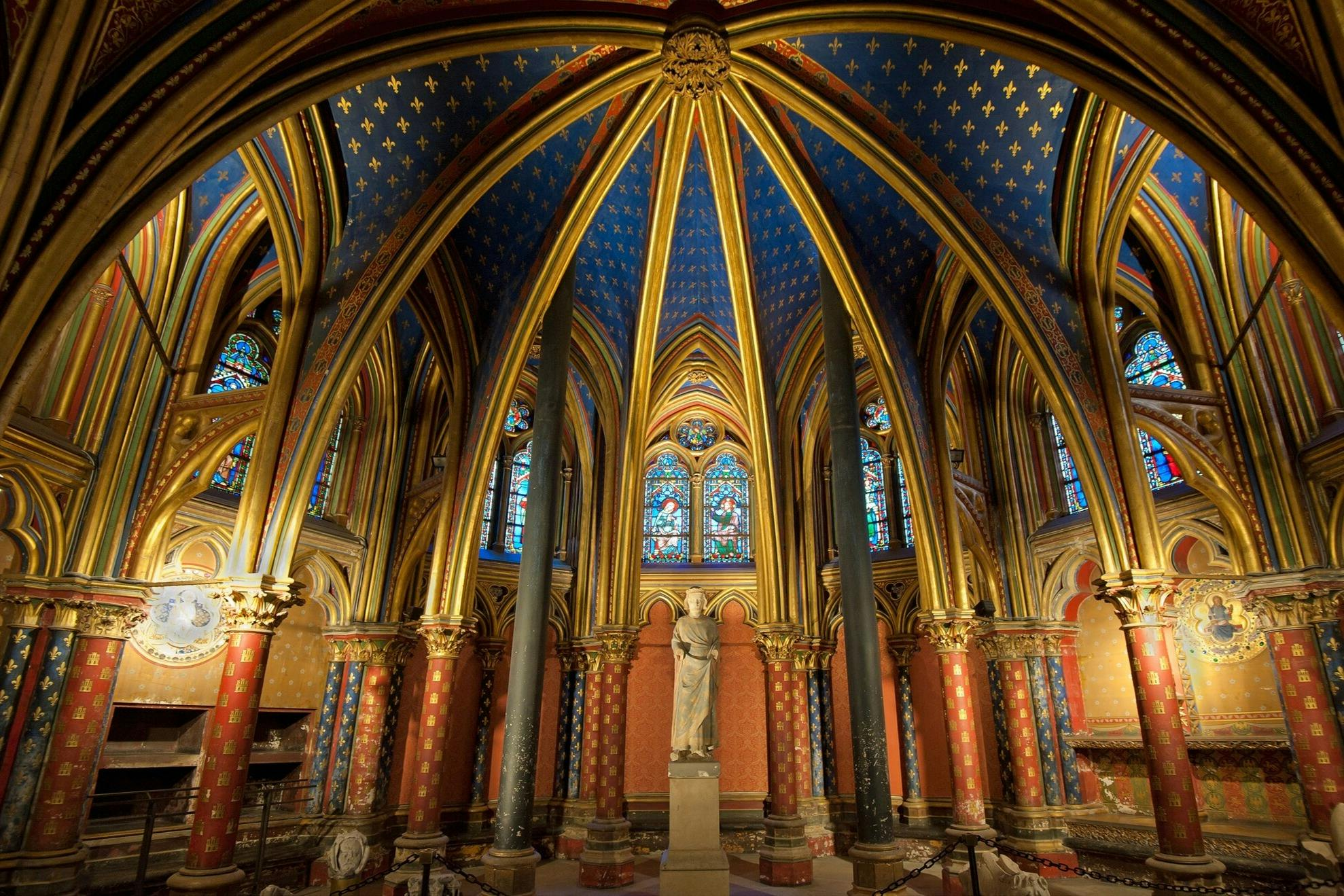 Île de la Cité: Walking Tour + Sainte-Chapelle Entry - Photo 1 of 6