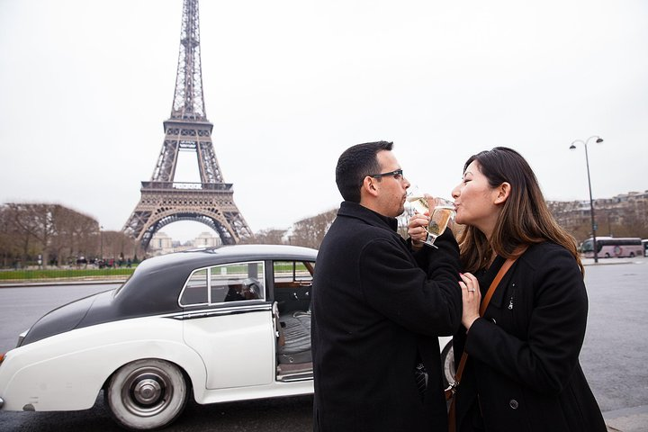 A glass of champagne at the Champs de Mars