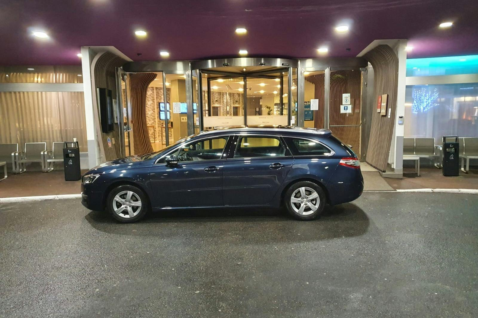 Paris: Shared Shuttle Transfer from Paris Montparnasse Station to Orly Airport - Photo 1 of 3