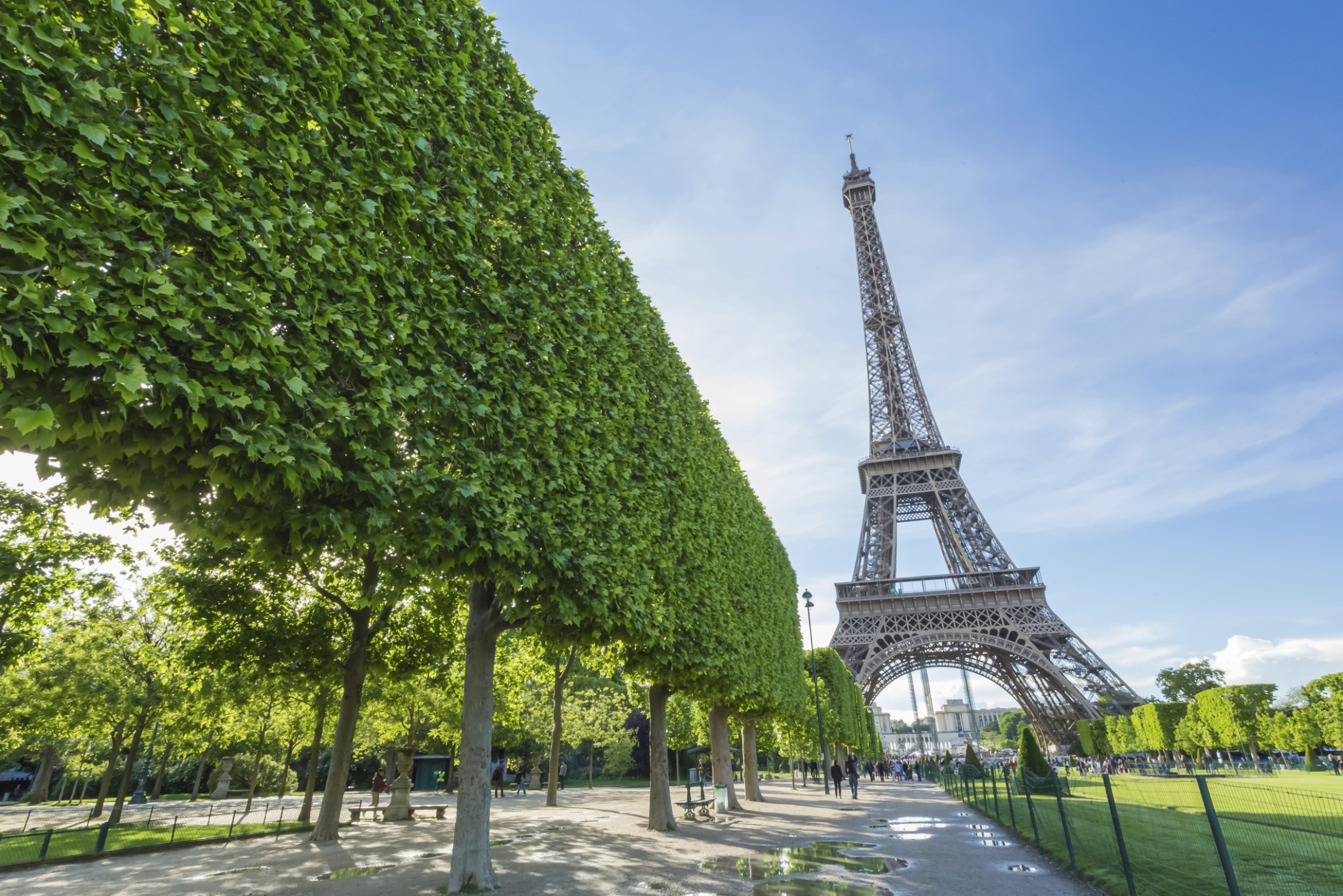 Paris Sightseeing Bus Tour with Eiffel Tower Reserved Access - Photo 1 of 15