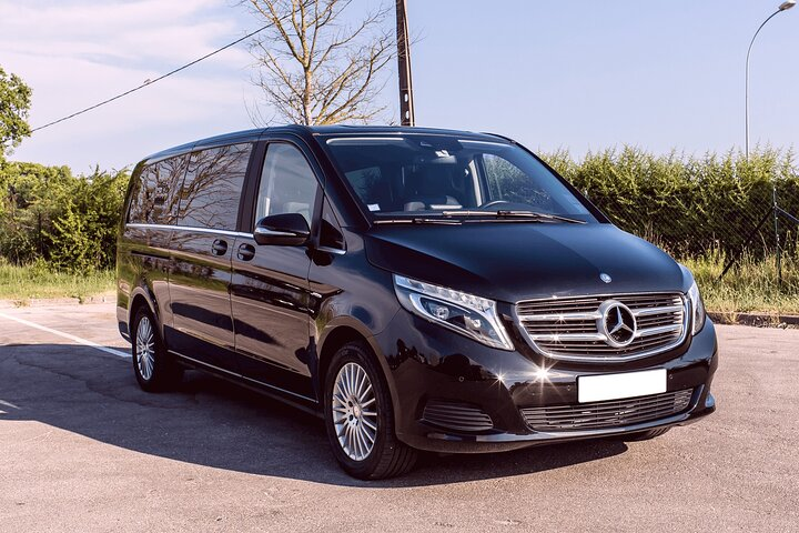 Paris to Reims one way or round-trip transfer in Sedan Car or Van - Photo 1 of 9