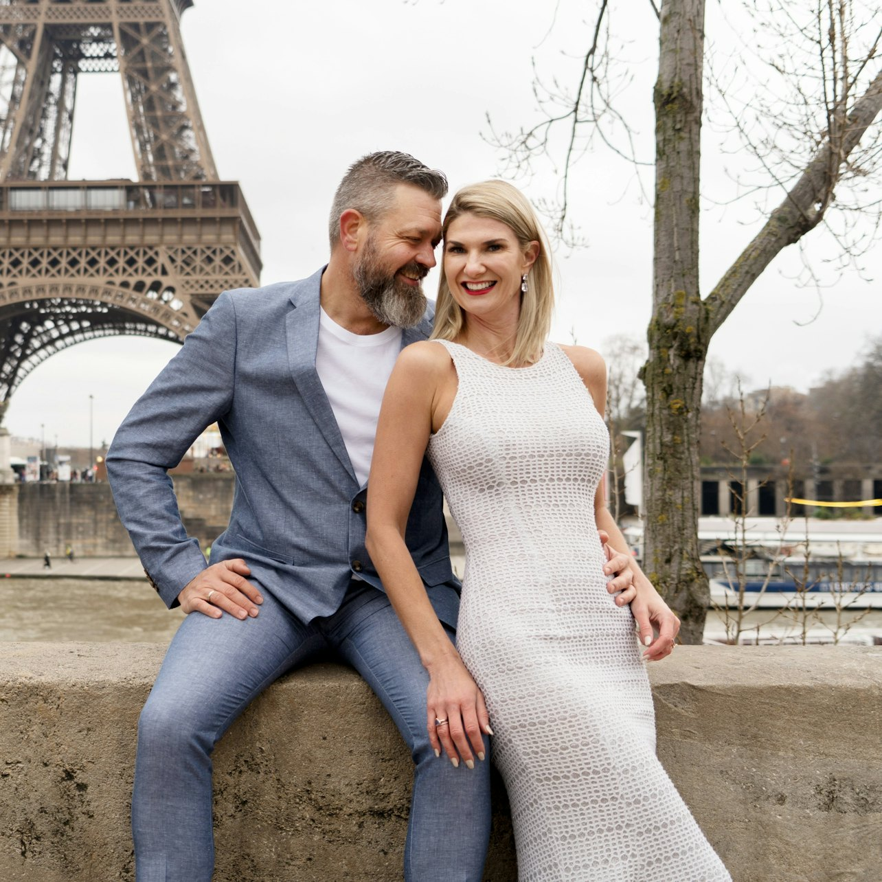 Paris: Professional Photoshoot at Eiffel Tower - 30 Minutes - Photo 1 of 6
