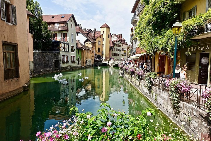 Private 2-hour Walking Tour of Annecy with official tour guide - Photo 1 of 7