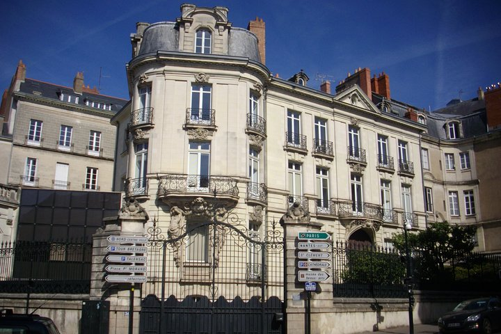 Private 3-hour Walking Tour of Nantes with official tour guide - Photo 1 of 7