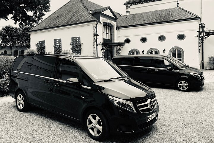Private airport shuttle to/from Champagne (group price) - Photo 1 of 7
