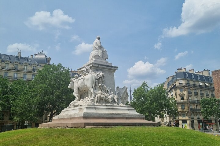 the statue of Pasteur in the Place de Breteuil