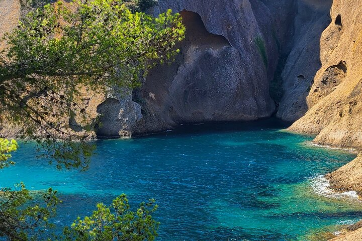The Calanques de La Ciotat, (the mugel) is a popular and touristic place in summer because of its beauty.