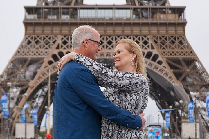 Photo Session in Paris - Photographer at the Eiffel Tower  - Photo 1 of 10