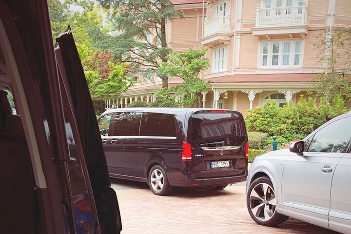 Private Transfer from Disneyland Paris to CDG Airport or City - Photo 1 of 6