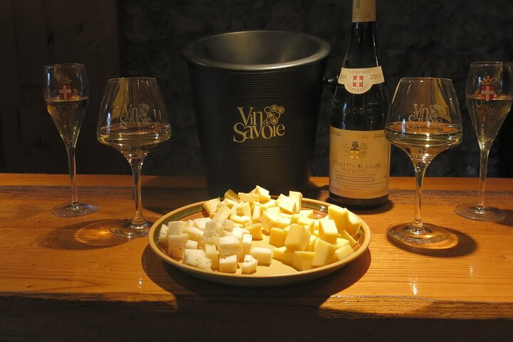 Private tasting of Savoie cheese and wine in Chamonix - Photo 1 of 2