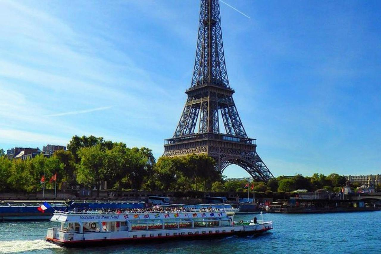 Seine River: Guided Sightseeing Cruise by Vedettes du Pont Neuf - Photo 1 of 8
