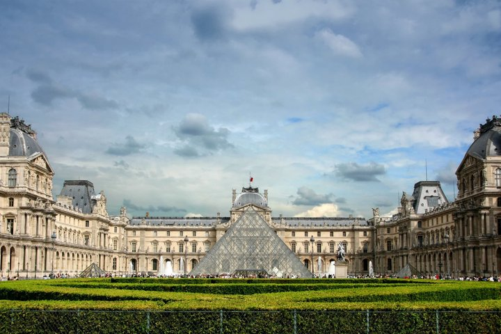 Paris: Louvre Museum Highlights Tour with Included Ticket - Photo 1 of 11