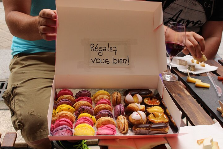 Small Group Tour - Paris Sweet Tooth Stroll - Photo 1 of 7
