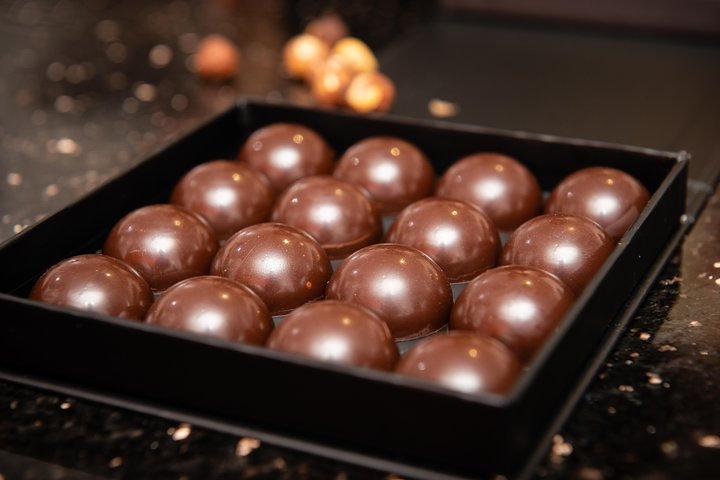Filled chocolates to take home in a beautiful gift box