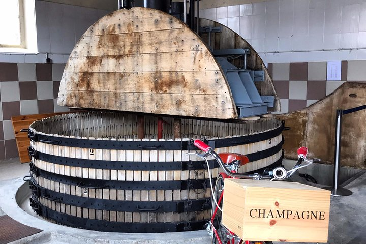 The Connoisseurs from Reims (Private Half day Tour) - Photo 1 of 25