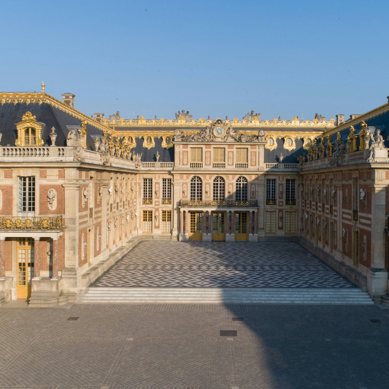파리의 Tootbus Paris: Hop-On Hop-Off + Entry Ticket to Versailles with ...