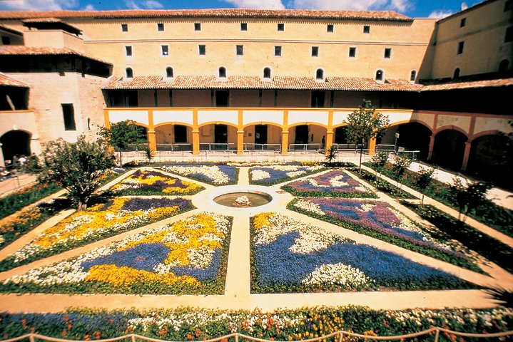 The Hospital Garden / Hôtel-Dieu