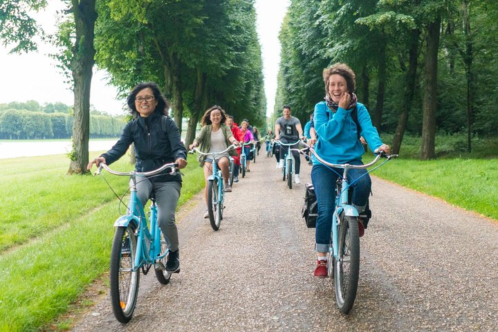 Versailles Palace Bike Tour with Market & Marie-Antoinette hamlet - Photo 1 of 16