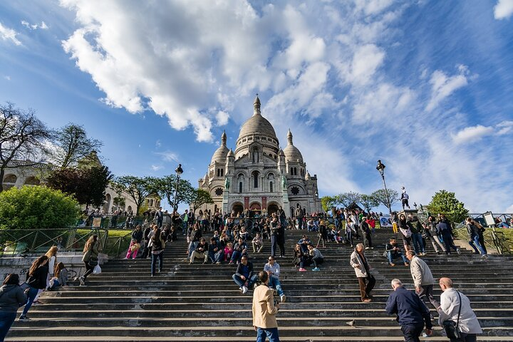 Montmartre guided walking tour with local guide in small group - Photo 1 of 6
