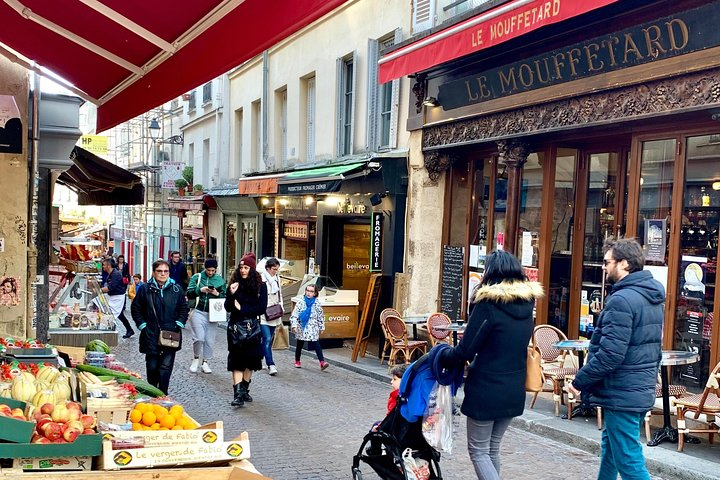 Visit one of the most famous food street of Paris