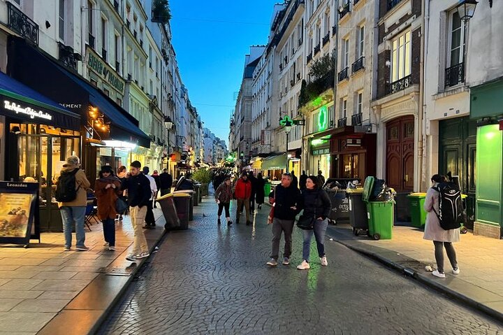 Paris : Montmartre Walking tour with Food & Drinks - Photo 1 of 9