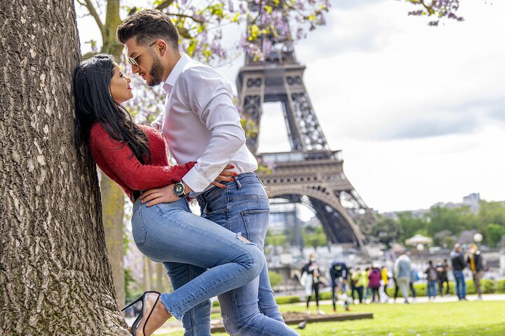 Kiss me in Paris!