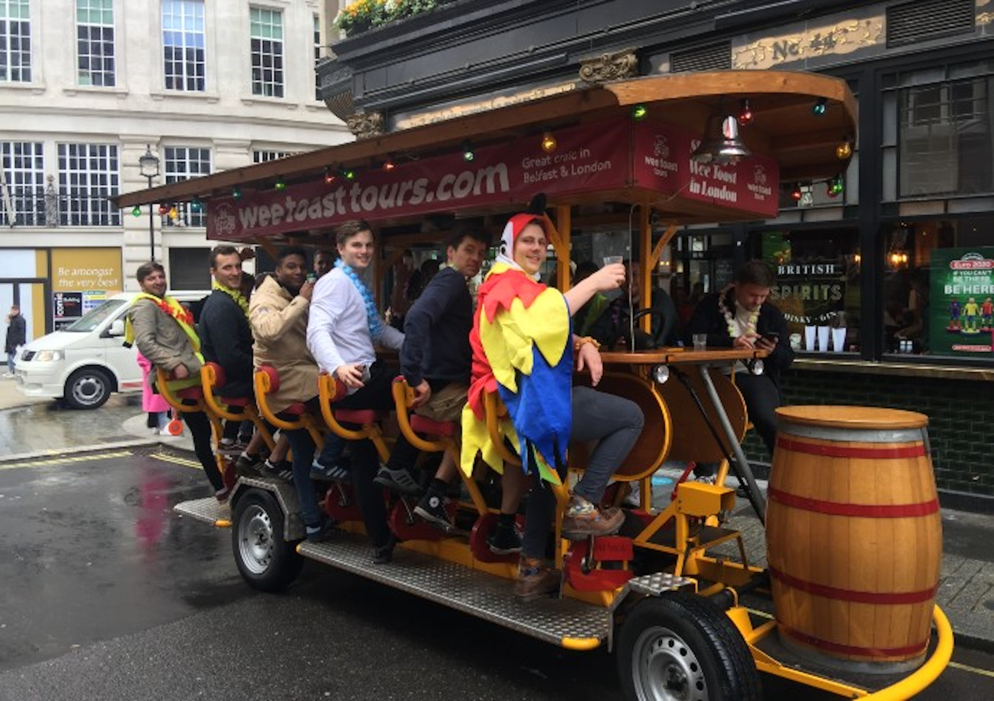 Original Beer and Prosecco London Bike Tour by Wee Toast Tours in
