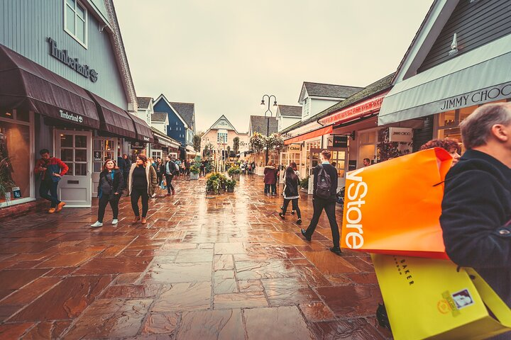 Private Shopping Tour from London to Bicester Village Outlet in