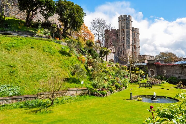 Private Windsor Hampton Court with Pick Up and Drop Off in